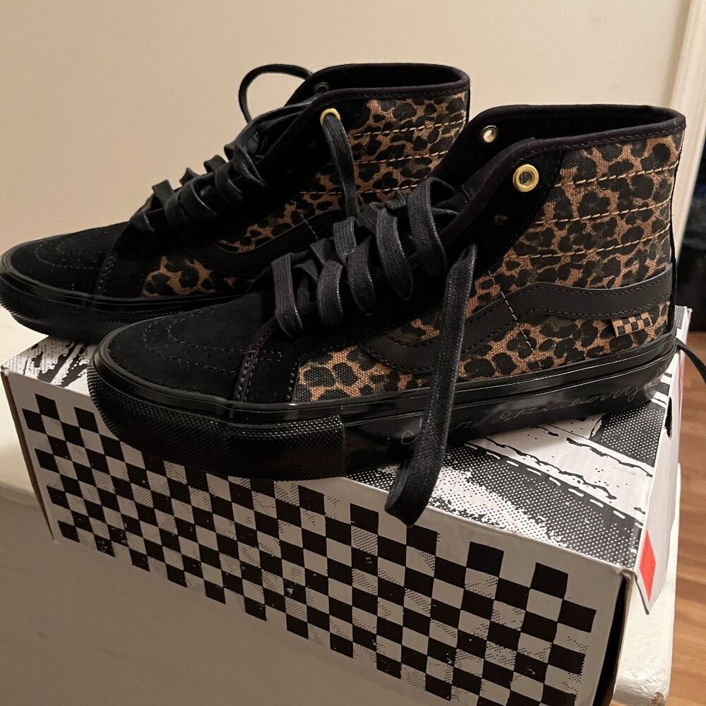 Vanz x Cher Strauberry collaboration Skate Sk-8 Hi Men's size 6.5/ Women's size8